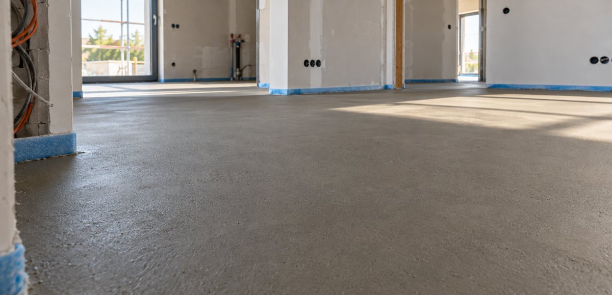 Fertiger Zementestrich in einem Neubau von Hoffmann Bau