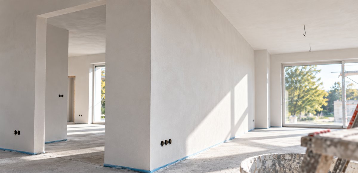 Frisch verputzte Innenwand von Hoffmann Bau