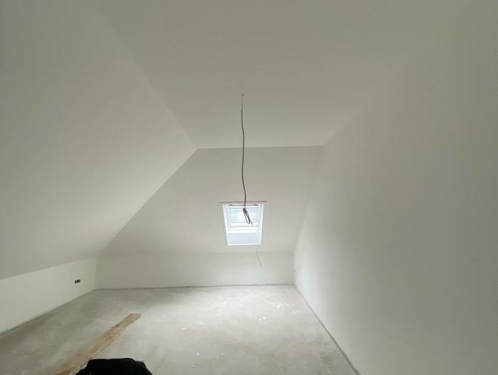 Fertig gestrichener Wohnraum von Hoffmann Bau